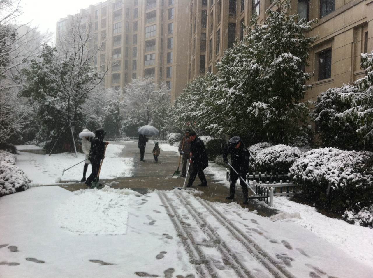 下雪天尊龙凯时人生就是搏物业给您最贴心的服务