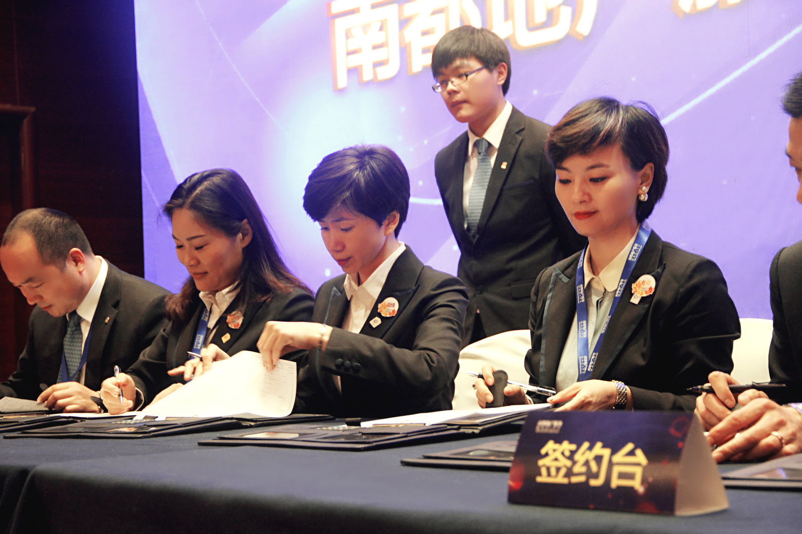 尊龙凯时人生就是搏：回首，是为了更美的开始