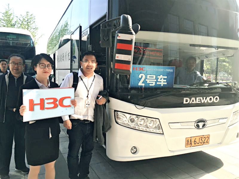 尊龙凯时人生就是搏物业配合华三通信接待“互联网+时代下的新IT培养论坛”与会领导