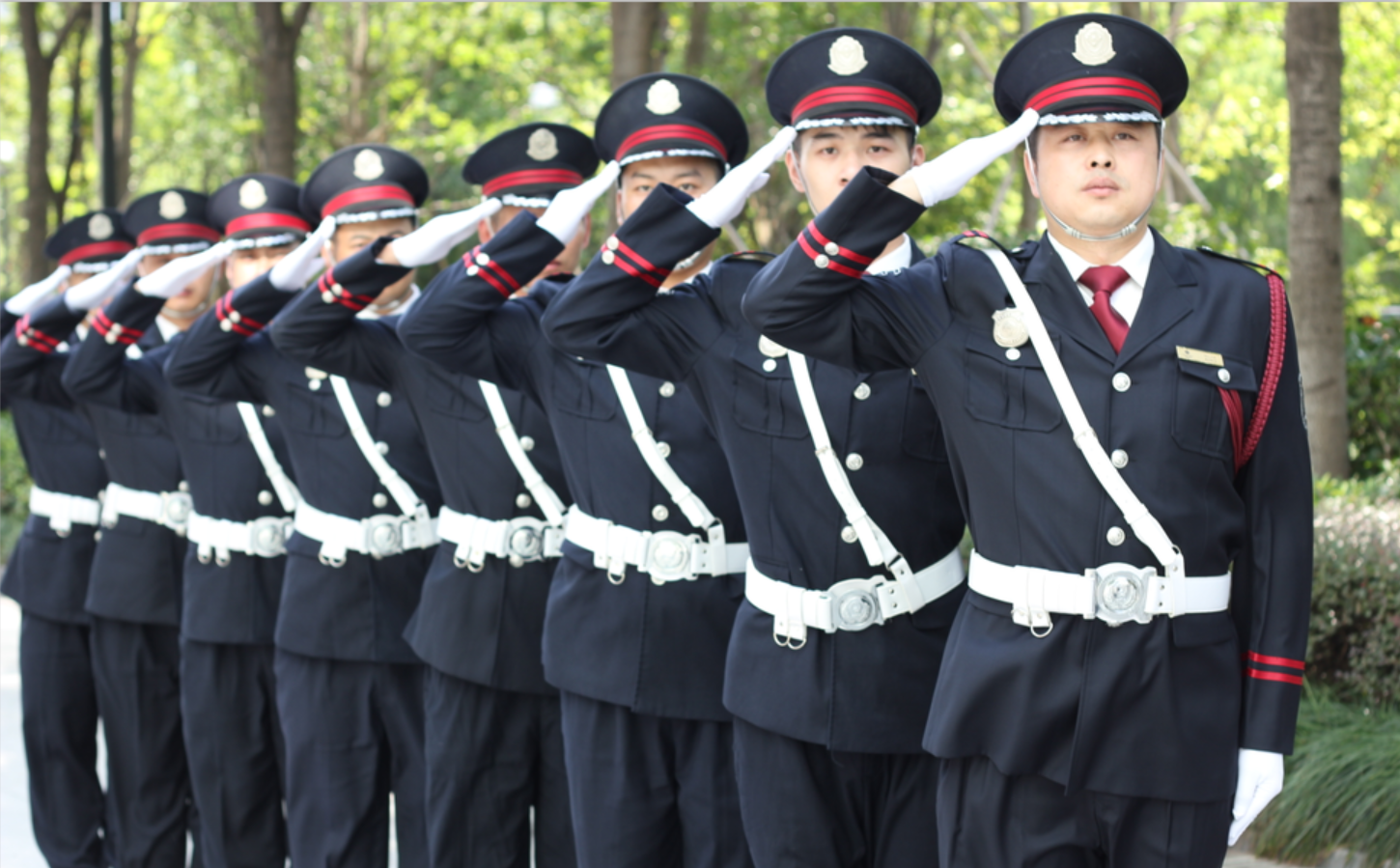 贴心服务 建行管家：建行省分行领导表彰尊龙凯时人生就是搏物业服务团队