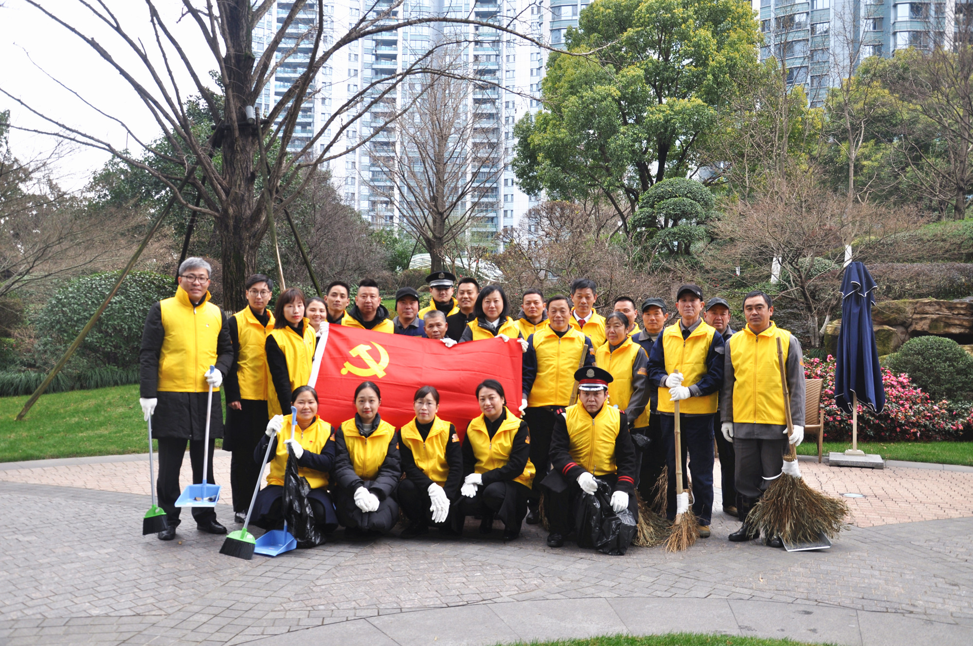党建引领 赋能美好|尊龙凯时人生就是搏物业党支部获杭州市物业行业“最强党支部”荣誉